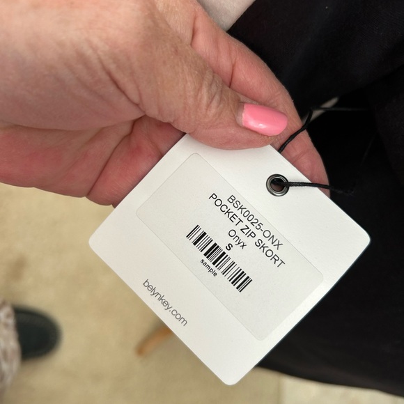 NWT Belyn Key Onyx Pocket Zip Skort - Picture 8 of 8